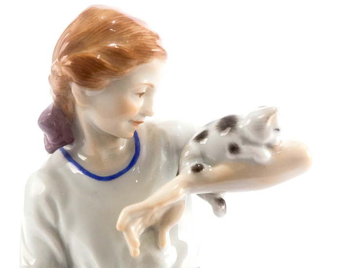 マイセン 新作コレクション イヤードール 「少女と猫」2014年